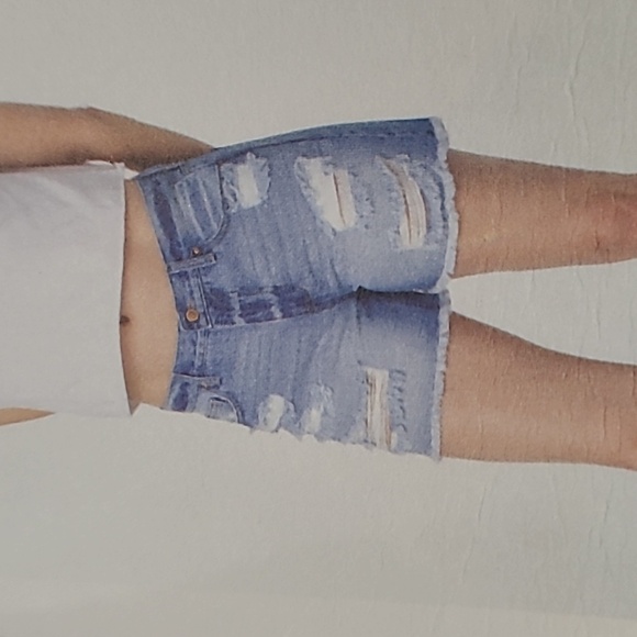 Celebrity Pink Pants - NWT Celebrity Pink High-Rise Boyfriend The Bobby Distressed Jean Shorts (17/33)